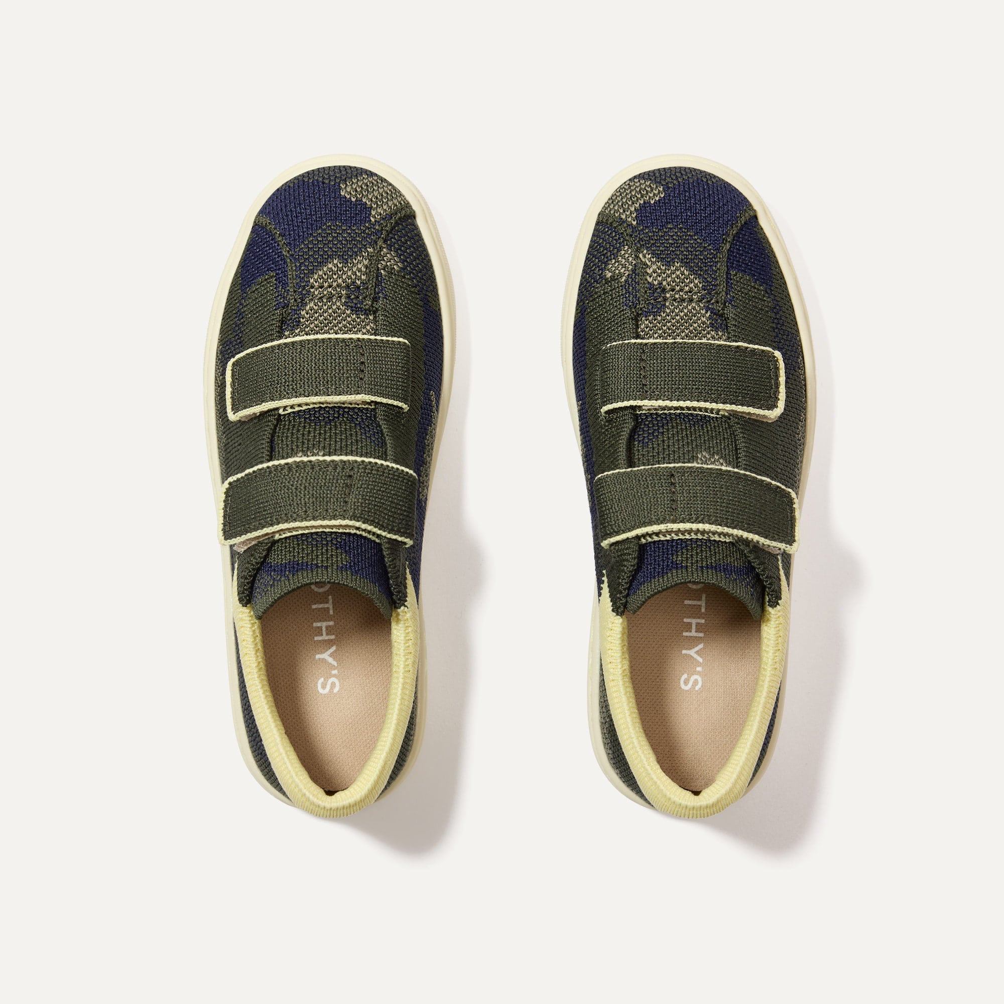 068_KidsStrapSneakerStyle_SpruceCamo_PrimaryOverhead_1009.jpg