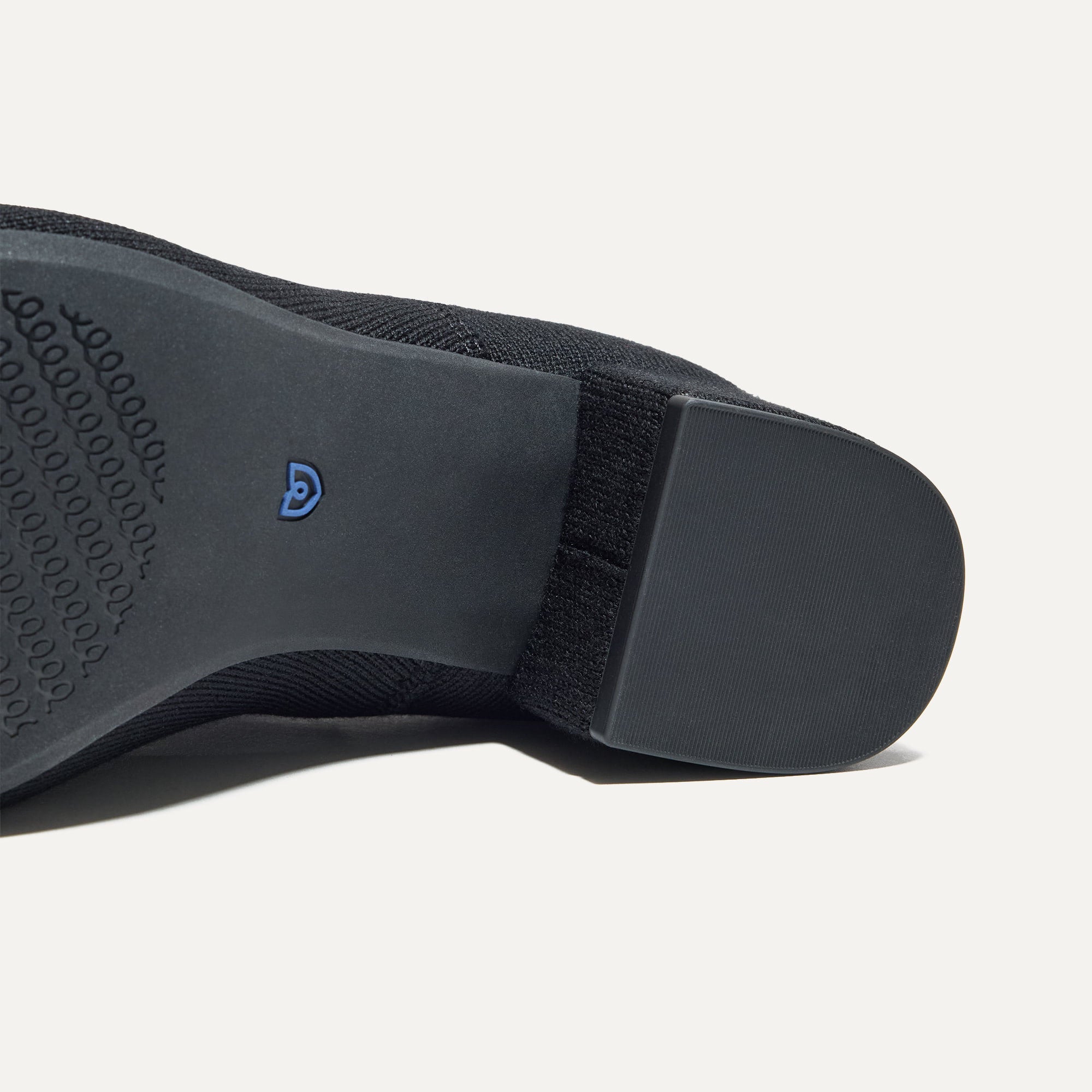 205_ClassicBoot_Black_Sole_0727_638ea9ee-16f6-498a-852a-69be4419823e.jpg