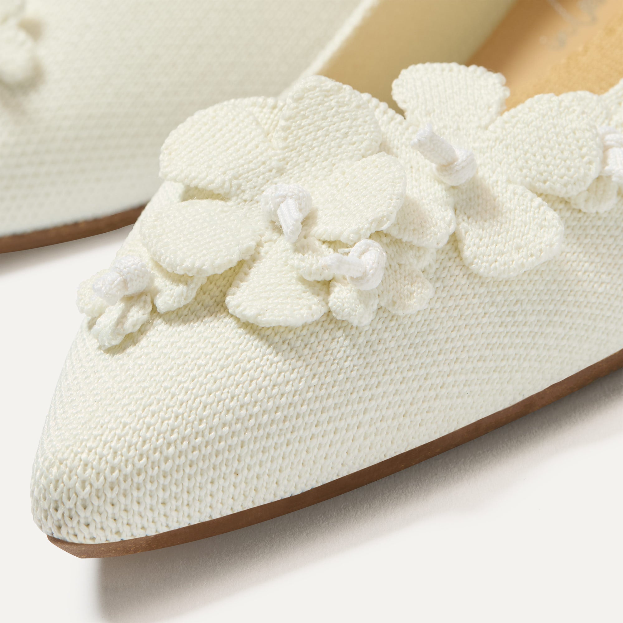 291_PetalPoint_White_Toedetail_Macro_3200.jpg