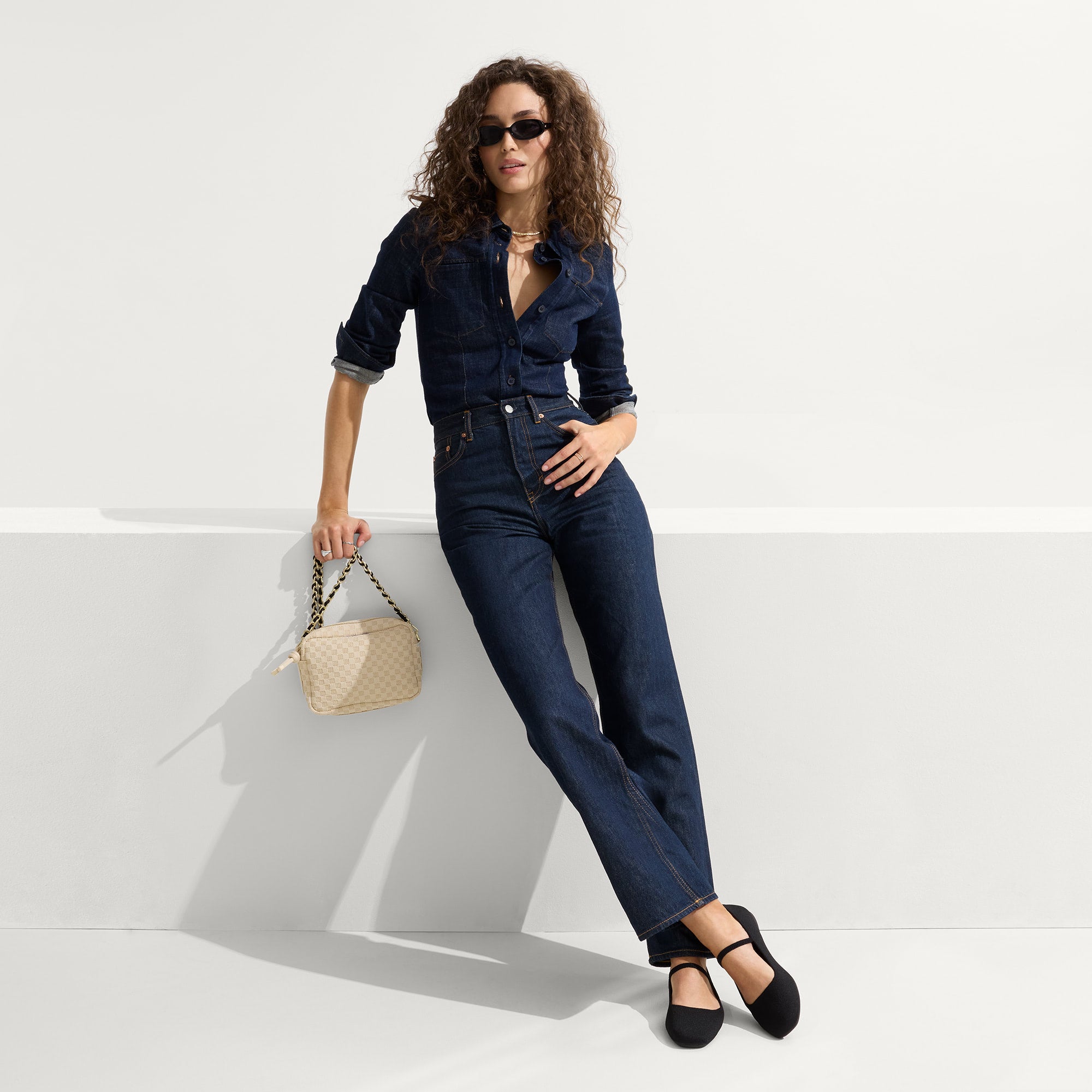 354_Crossbody_Camera_Bag_Sesame_On_Figure_0315.jpg